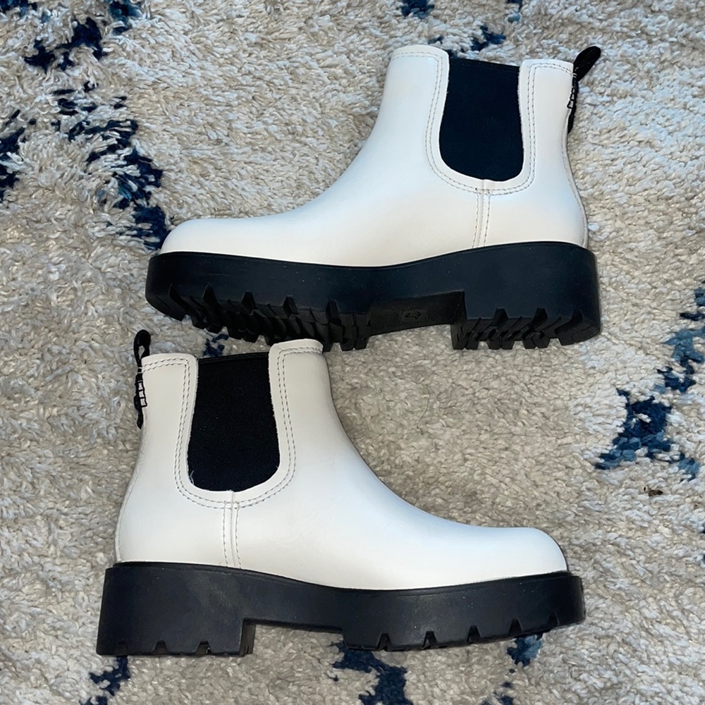 UGG Ashton Chelsea Boots